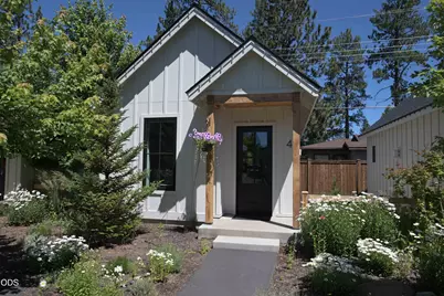 560 E Main Avenue, Sisters, OR 97759 - Photo 6