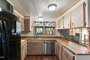 61111 Chuckanut Dr, Bend, OR 97702 - Photo 12