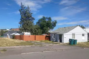 323 Commercial St, Klamath Falls, OR 97601 - Photo 6