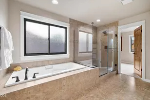 20158 Stonegate Dr, Bend, OR 97702 - Photo 38