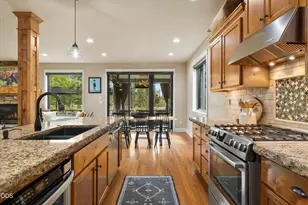 20158 Stonegate Dr, Bend, OR 97702 - Photo 12