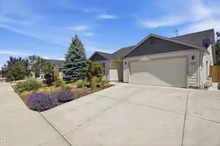 222 Southwest 33rd Drive, Redmond, OR 97756 - Photo 2