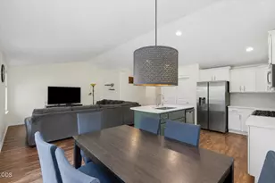 222 Southwest 33rd Drive, Redmond, OR 97756 - Photo 8