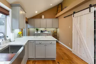 18035 Maury Mountain Ln, Sunriver, OR 97707 - Photo 24