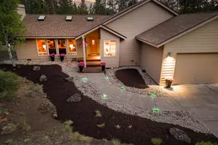 18035 Maury Mountain Ln, Sunriver, OR 97707 - Photo 2