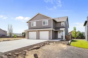 1214 SW 27th St, Redmond, OR 97756 - Photo 2