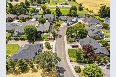 1609 Pacific Lane, Phoenix, OR 97535 - Photo 44