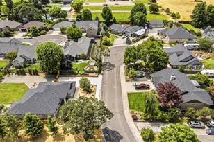 1609 Pacific Ln, Phoenix, OR 97535 - Photo 44