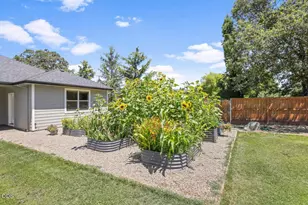 1609 Pacific Ln, Phoenix, OR 97535 - Photo 32