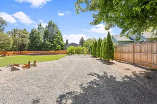 1609 Pacific Ln, Phoenix, OR 97535 - Photo 36