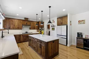 1609 Pacific Ln, Phoenix, OR 97535 - Photo 16