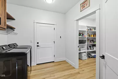 1609 Pacific Lane, Phoenix, OR 97535 - Photo 38