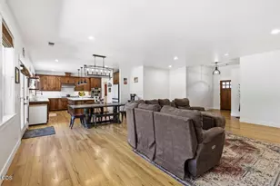 1609 Pacific Ln, Phoenix, OR 97535 - Photo 10