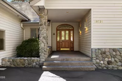 60726 Golf Village Loop, Bend, OR 97702 - Photo 2