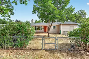 1332 Winchester Ave, Medford, OR 97501 - Photo 1