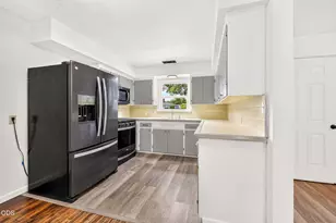 1332 Winchester Ave, Medford, OR 97501 - Photo 10