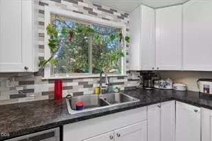 1277 N 5th Ave, Gold Hill, OR 97525 - Photo 12
