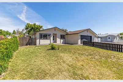 4637 Sumac Avenue, Klamath Falls, OR 97603 - Photo 2