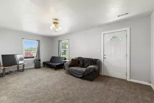 4038 Sturdivant Ave, Klamath Falls, OR 97603 - Photo 4