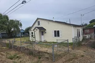 386 S Main St, Prineville, OR 97754 - Photo 2