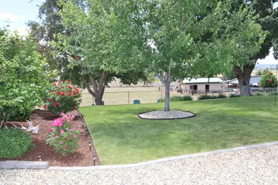 10016 McGuire Avenue, Klamath Falls, OR 97603 - Photo 8