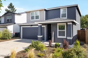 541 Black Bear Dr, Medford, OR 97501 - Photo 2