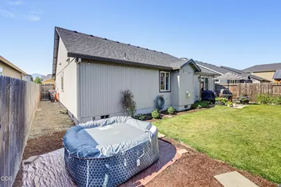630 Woodlark Drive, Medford, OR 97501 - Photo 26