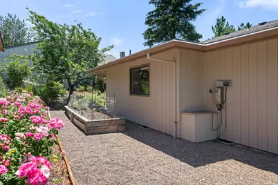 2474 Senate Way, Medford, OR 97504 - Photo 28