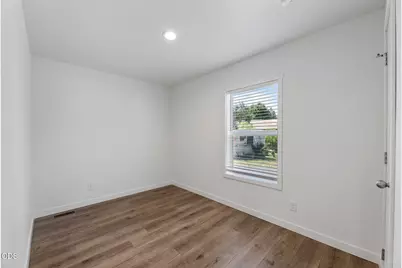 2097 Rogue River Highway #UNIT 10, Gold Hill, OR 97525 - Photo 16