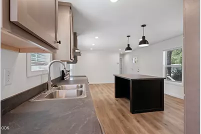 2097 Rogue River Highway #UNIT 10, Gold Hill, OR 97525 - Photo 10
