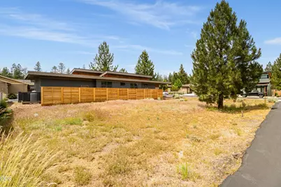 283 W Heising Drive, Sisters, OR 97759 - Photo 2