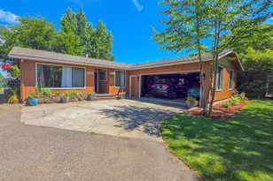 3015 Lone Pine Rd, Medford, OR 97504 - Photo 1