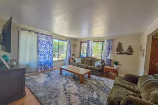 3015 Lone Pine Rd, Medford, OR 97504 - Photo 6
