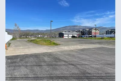 3957 S Pacific Highway, Medford, OR 97501 - Photo 2