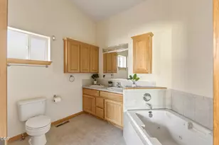 1128 SW Rimrock Way, Redmond, OR 97756 - Photo 18