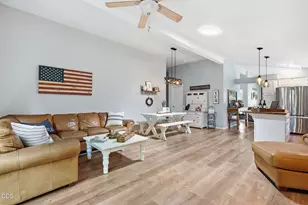 129 N Wheeler Loop, Sisters, OR 97759 - Photo 8