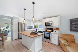 129 N Wheeler Loop, Sisters, OR 97759 - Photo 10