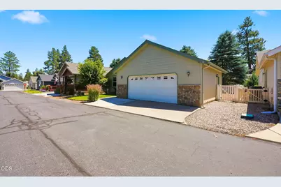 129 N Wheeler Loop, Sisters, OR 97759 - Photo 2