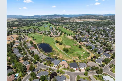 1330 Poppy Ridge Drive, Eagle Point, OR 97524 - Photo 8