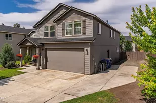 20348 Lois Way, Bend, OR 97702 - Photo 2