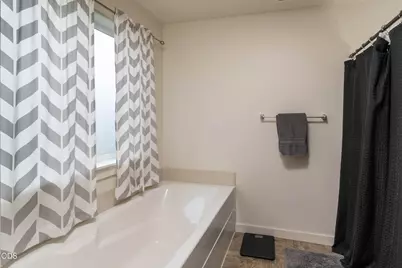 20348 Lois Way, Bend, OR 97702 - Photo 14