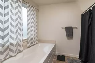 20348 Lois Way, Bend, OR 97702 - Photo 14