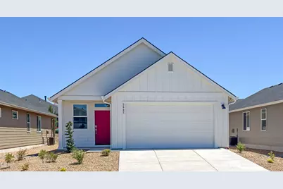 2642 NW 26th Lp North, Redmond, OR 97756 - Photo 1