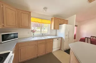2718 Corvallis St, Klamath Falls, OR 97601 - Photo 12