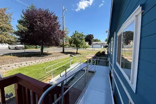 2718 Corvallis St, Klamath Falls, OR 97601 - Photo 4