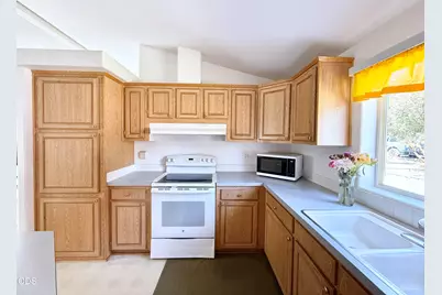 2718 Corvallis Street, Klamath Falls, OR 97601 - Photo 10