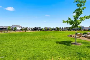 2576 NW Teak Pl, Redmond, OR 97756 - Photo 34