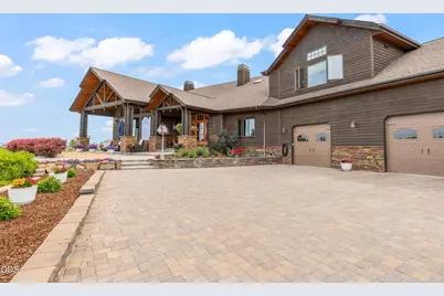 18810 SW Sisters Place, Powell Butte, OR 97753 - Photo 4