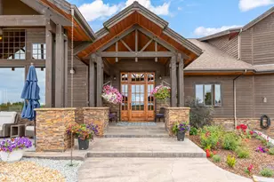 18810 SW Sisters Pl, Powell Butte, OR 97753 - Photo 4