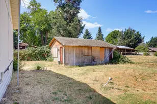 1344 Dowell Rd, Grants Pass, OR 97527 - Photo 4